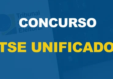 Celular em frente a uma Urna, com o letreiro do Tribunal Superior Eleitoral, fundo azul