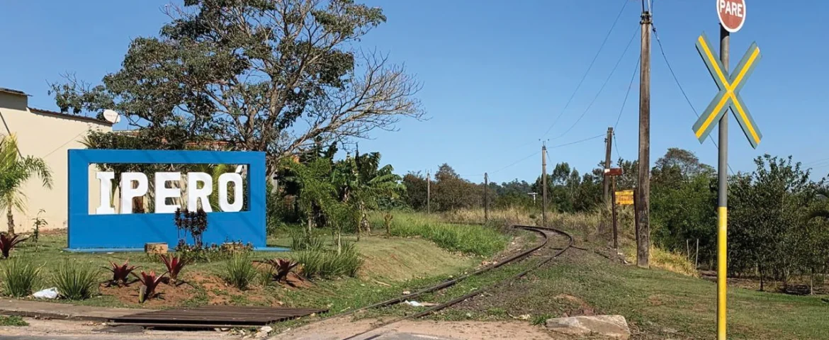 Fotografia do letreiro da cidade de Iperó!